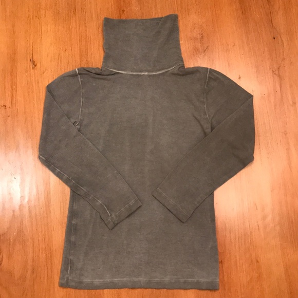 Turtle neck - Picture 1 of 6